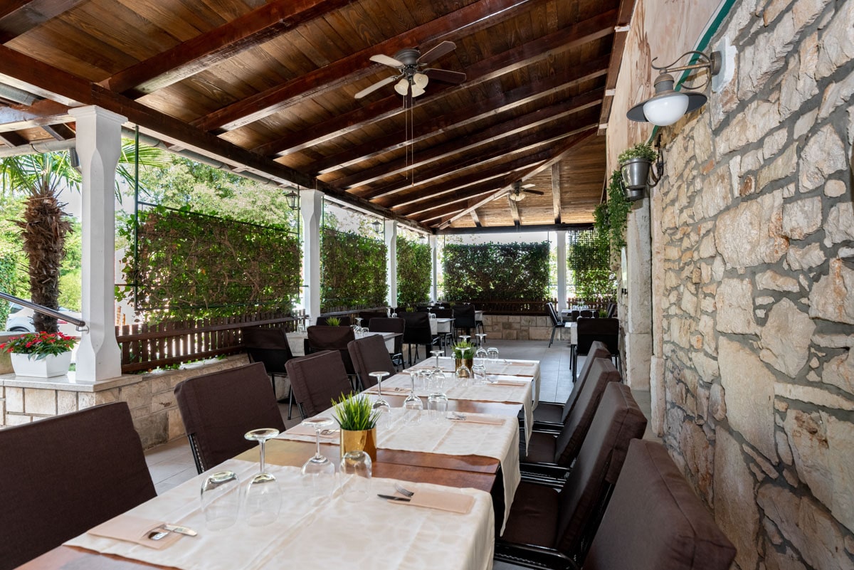Restoran Stare Staze, Kršan, Istra, vanjska terasa