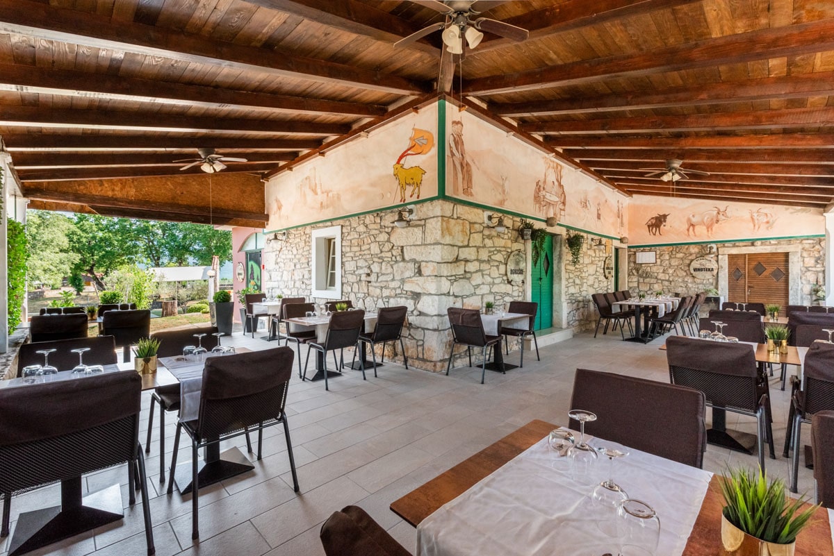 Restoran Stare Staze, Kršan, Istra, vanjska terasa